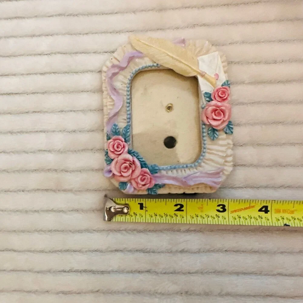 Vintage 1980s shabby chic 3D resin miniature picture frame